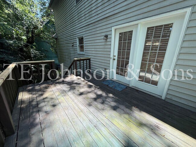 Building Photo - Charming 3-Bedroom Home with Spacious Yard...