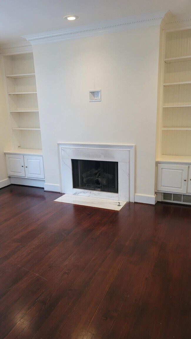 Working fireplace (gas starter) - 164 5th St NE