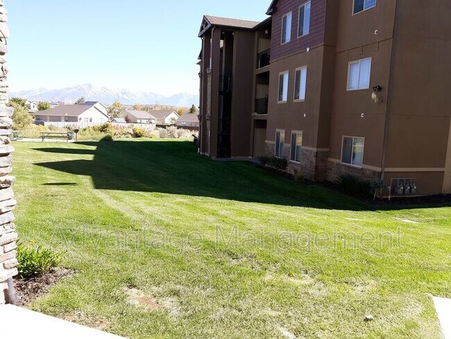 Building Photo - 3569 E Rock Creek Rd