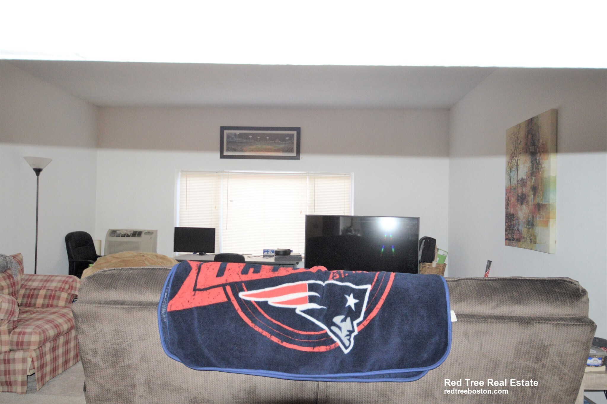 Building Photo - 35 Belmont St