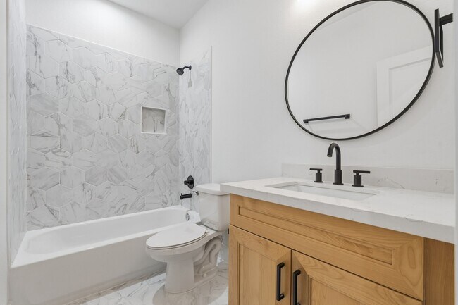 Building Photo - 8805 Parkway Dr