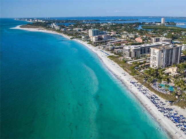 Building Photo - 4102 Central Sarasota Pkwy