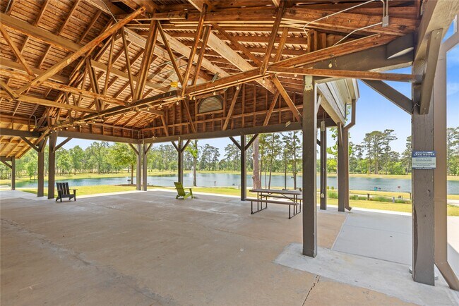 Building Photo - 641 Royal Arch Dr