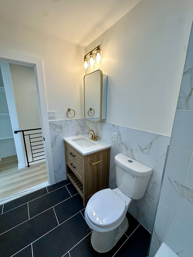 Building Photo - Fully renovated, bright, and spacious 3-bedroom, 1.5-bath home in an amazing location.