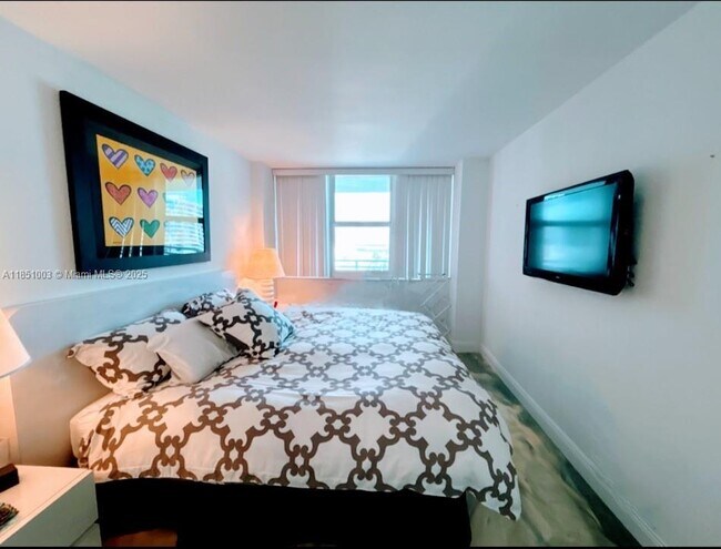 Building Photo - 2030 S Ocean Dr