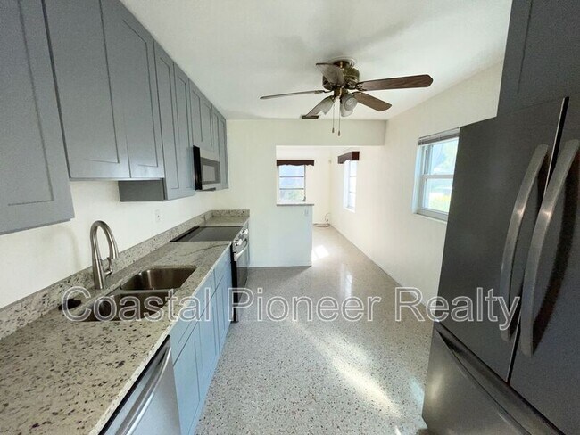 Building Photo - 1711 31st St S