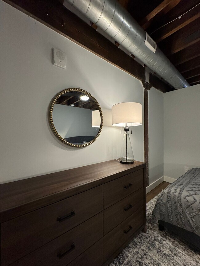 Building Photo - Furnished 1 Bedroom Apartments in Downtown...