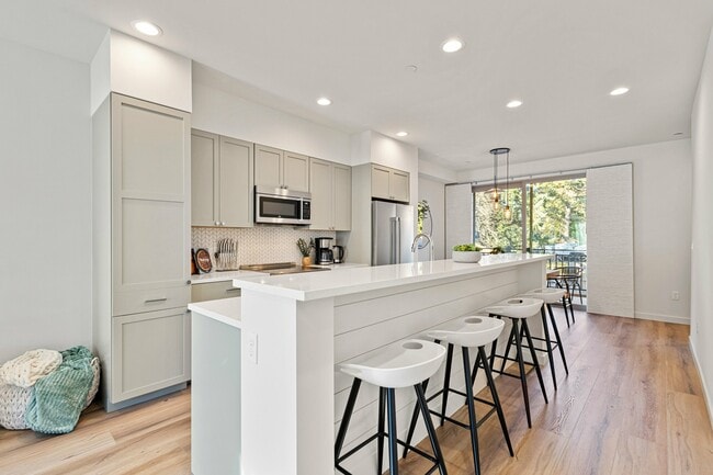 Building Photo - 18007 3rd Ave NE