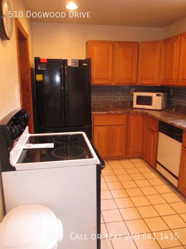 Building Photo - 510 Dogwood Dr