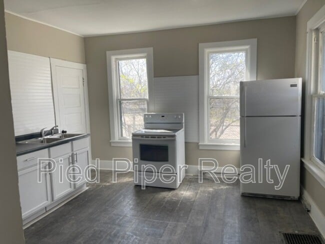 Building Photo - 434 1/2 S State Ave