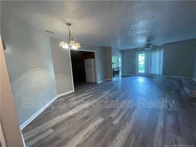 Building Photo - 3392 Galleria Dr