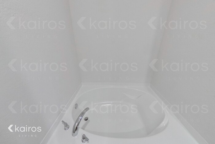 Building Photo - 3559 Bridgewood Dr