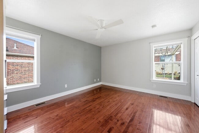 Building Photo - 574 Pugsley St