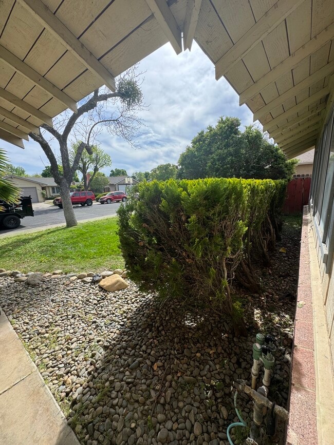 Building Photo - 2521 Casita Dr