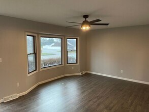 Building Photo - 3 Bed 1.5 Bath home **Available May***