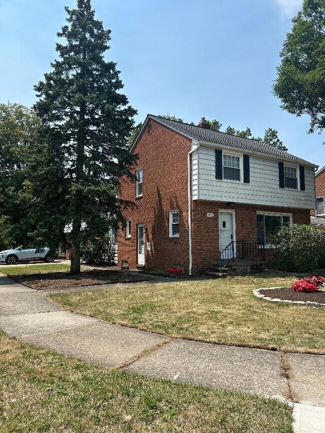Building Photo - Spacious Colonial For Rent in Lyndhurst
