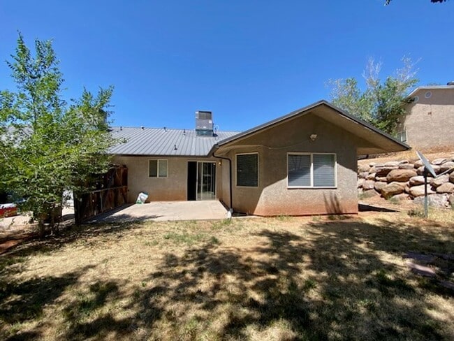 Building Photo - DARLING PROPERTY FOR RENT IN LAVERKIN!