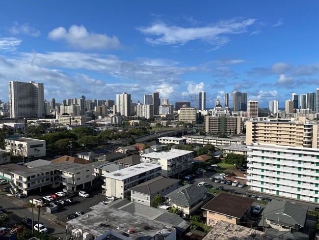 Building Photo - Makiki - Bellevue Tower - 3 Bdrm/2 Bath/ 1...