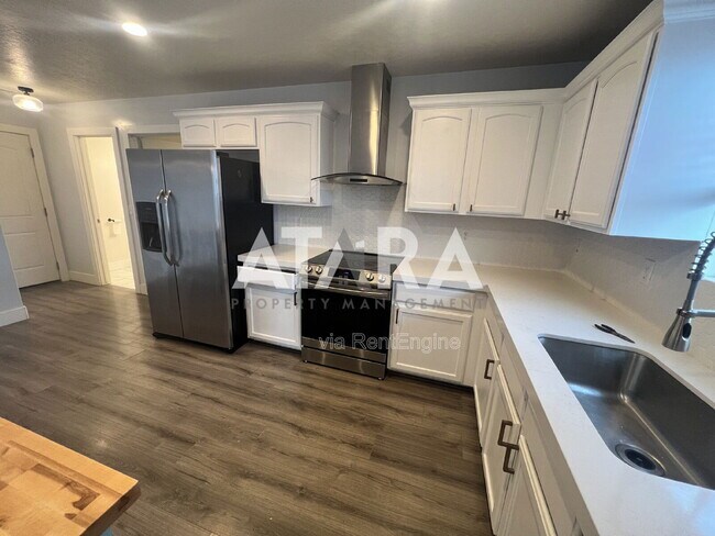 Building Photo - 258 Kestrel Dr