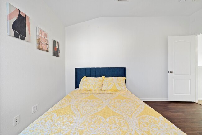 Building Photo - 18626 Prairie Larkspur Dr