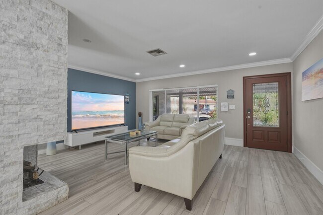 Building Photo - 3036 NE 19th St