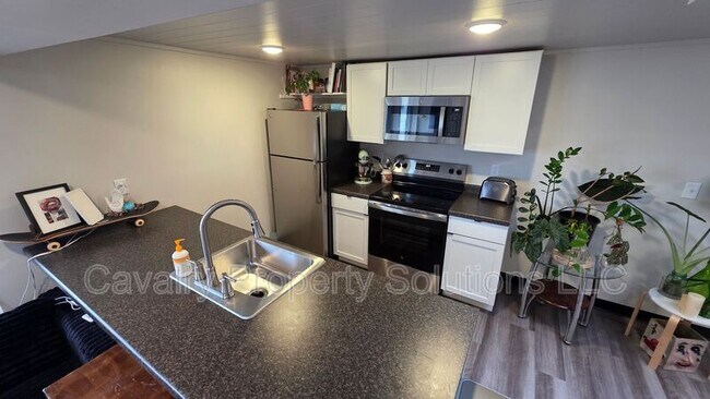 Building Photo - 3947 E Calvary Rd