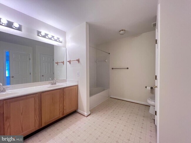 Building Photo - 17207 Sumac Ct