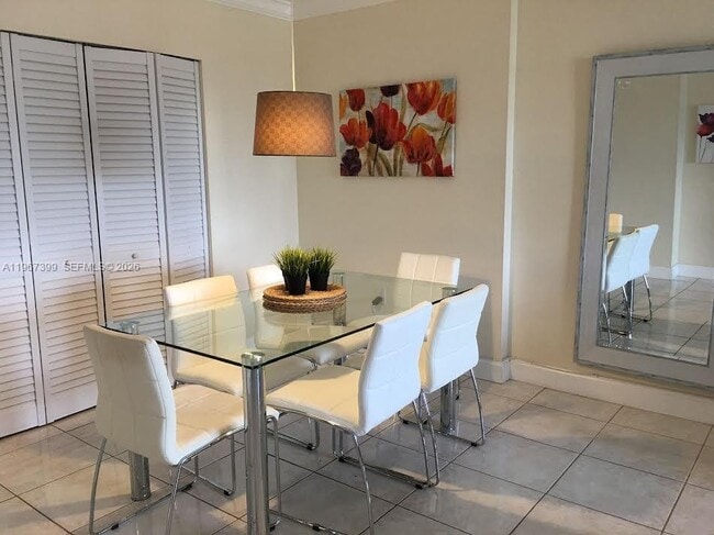 Building Photo - 400 Kings Point Dr