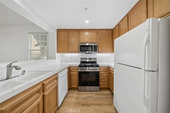 Building Photo - 215 Dewdrop