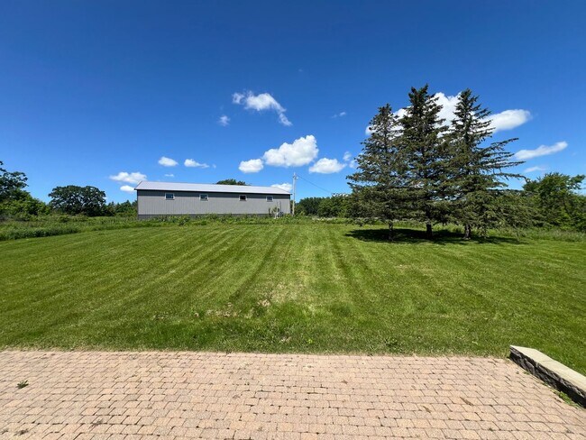Building Photo - Spacious 3-bed, 2-bath Single Family Home!