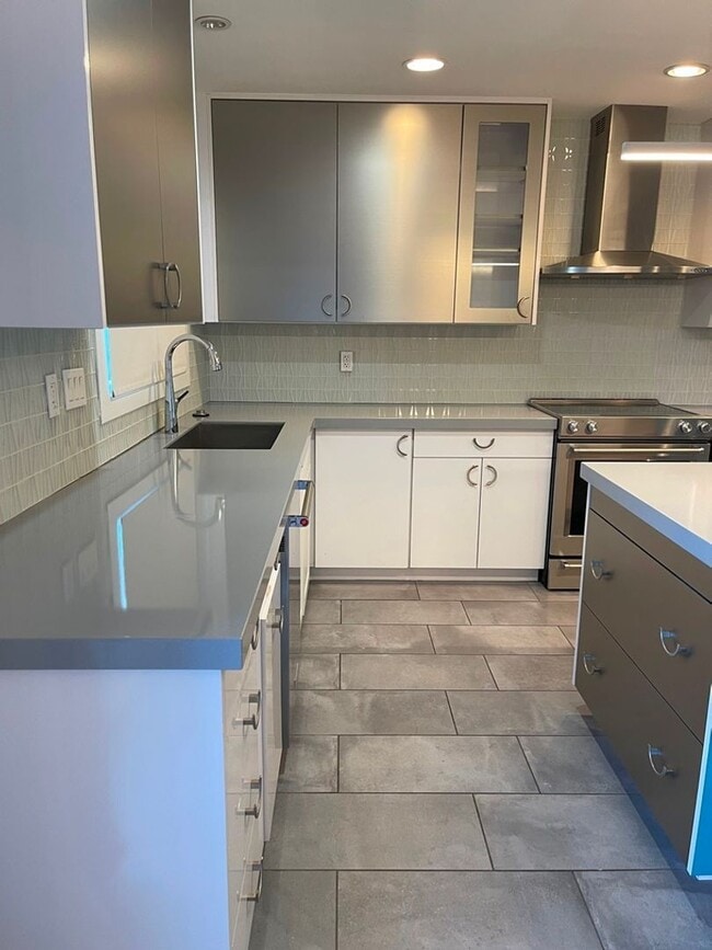 Building Photo - 2927 E Fairmount Ave