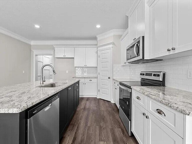 Building Photo - 1042 Linsmore Ave