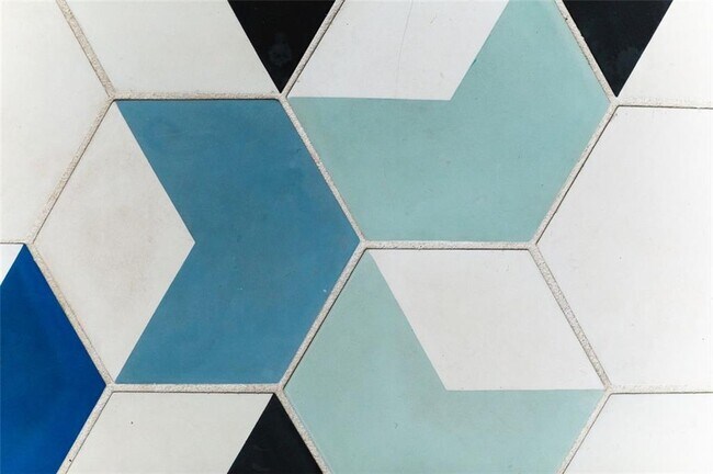 Building Photo - 724 Charles Allen Dr NE