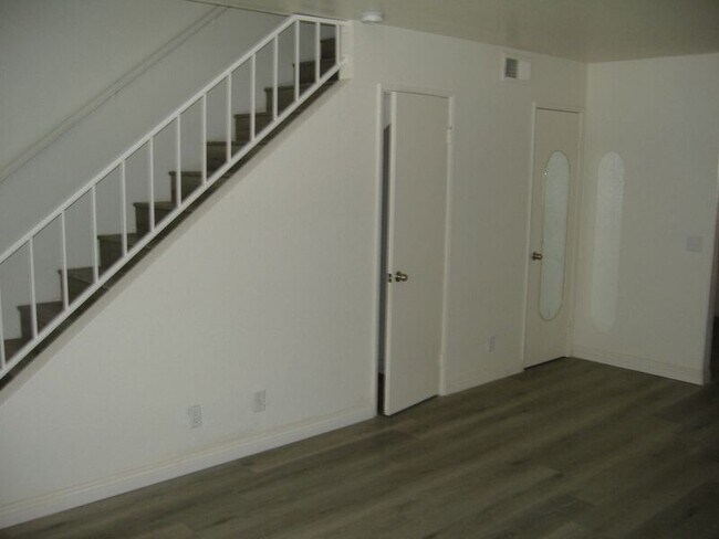 Building Photo - 28701 Calle Del Lago