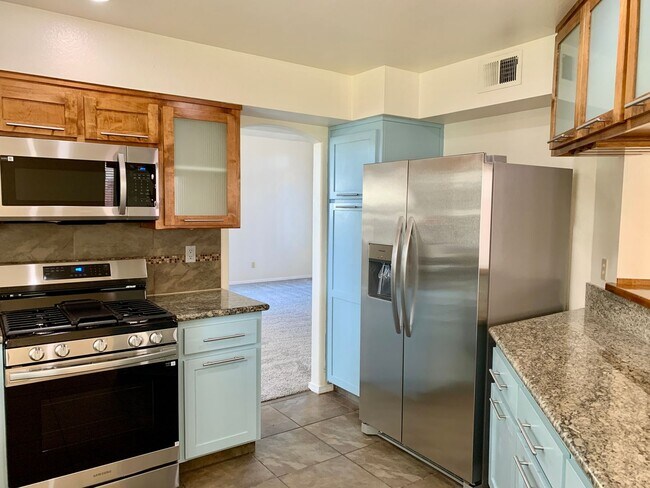 Building Photo - Beautiful Northwest Bakersfield Home with Solar - Ready for Immediate Move In!