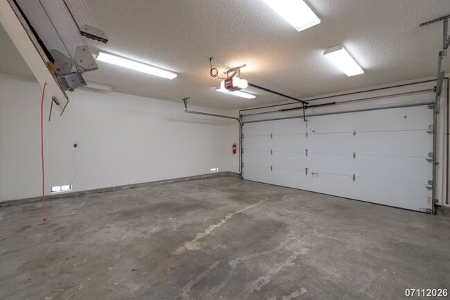Building Photo - $4000 / 3BR/ 2BA  WELL MAINTAINED SINGLE FAMILY HOME WITH ENCLOSED GARAGE IN KALAMA VALLEY