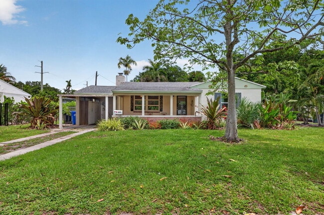 Building Photo - 841 SW 18th Ct