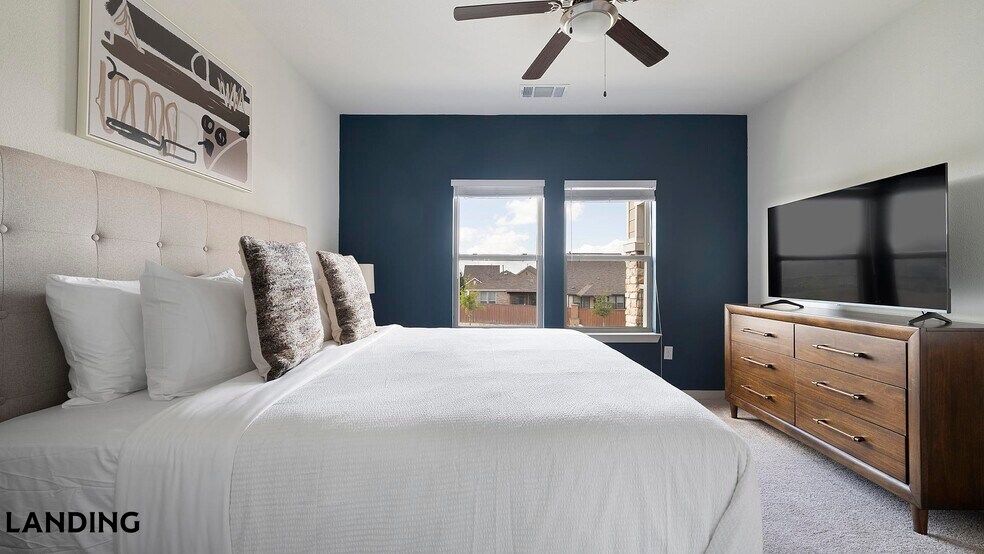 Building Photo - 2825 Main St