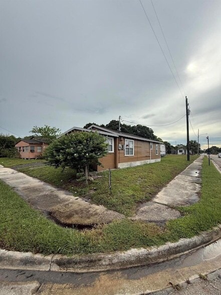 Building Photo - 713 N 19th St