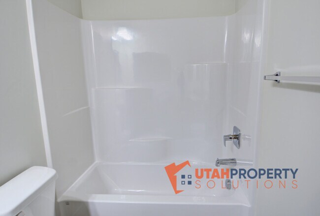 Building Photo - 952 W 500 S