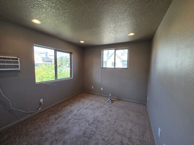 Building Photo - 1714