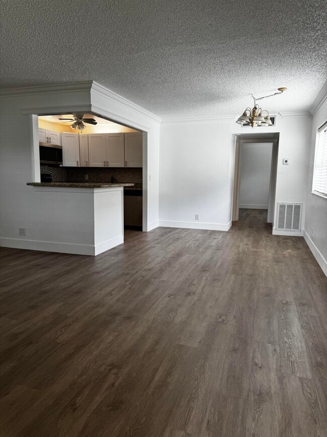 Building Photo - 103 Saxony C