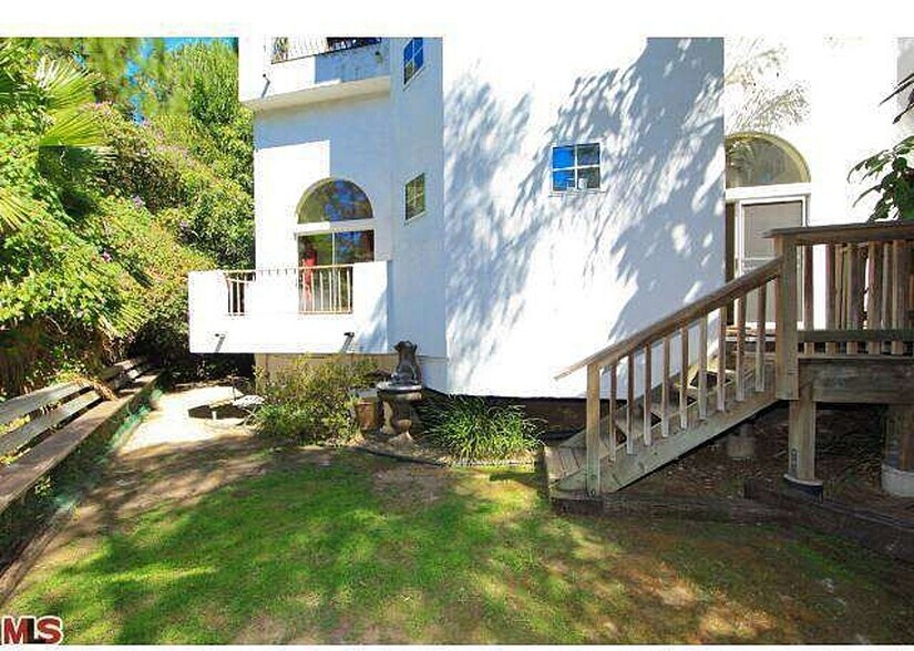 Building Photo - 3030 Passmore Dr