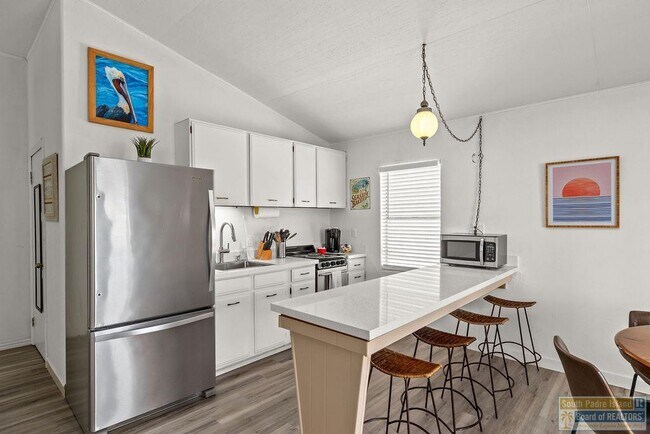 Building Photo - 105 E Marisol Dr