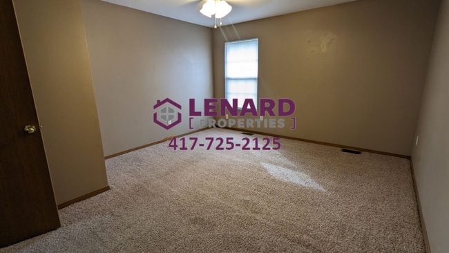 Building Photo - 3 Bedroom Home Ready for Move In