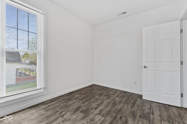 Building Photo - 2 Van Ave