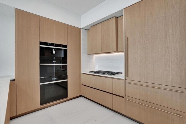 Building Photo - 900 N Ocean Blvd