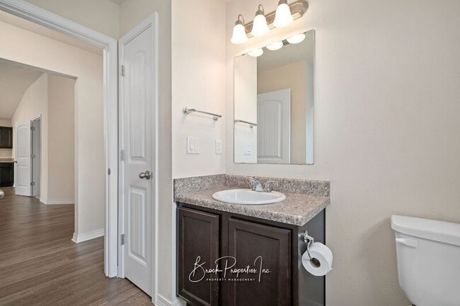 Building Photo - 5515 Peach Dr