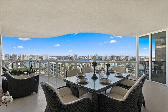 Building Photo - 17555 Collins Ave