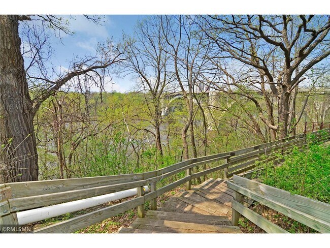 Building Photo - 851 River Mews Ct